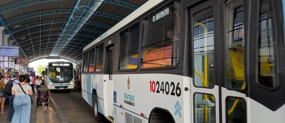 Ônibus com a data indicando que foi criado em 2024. — Foto: Rede Amazônica