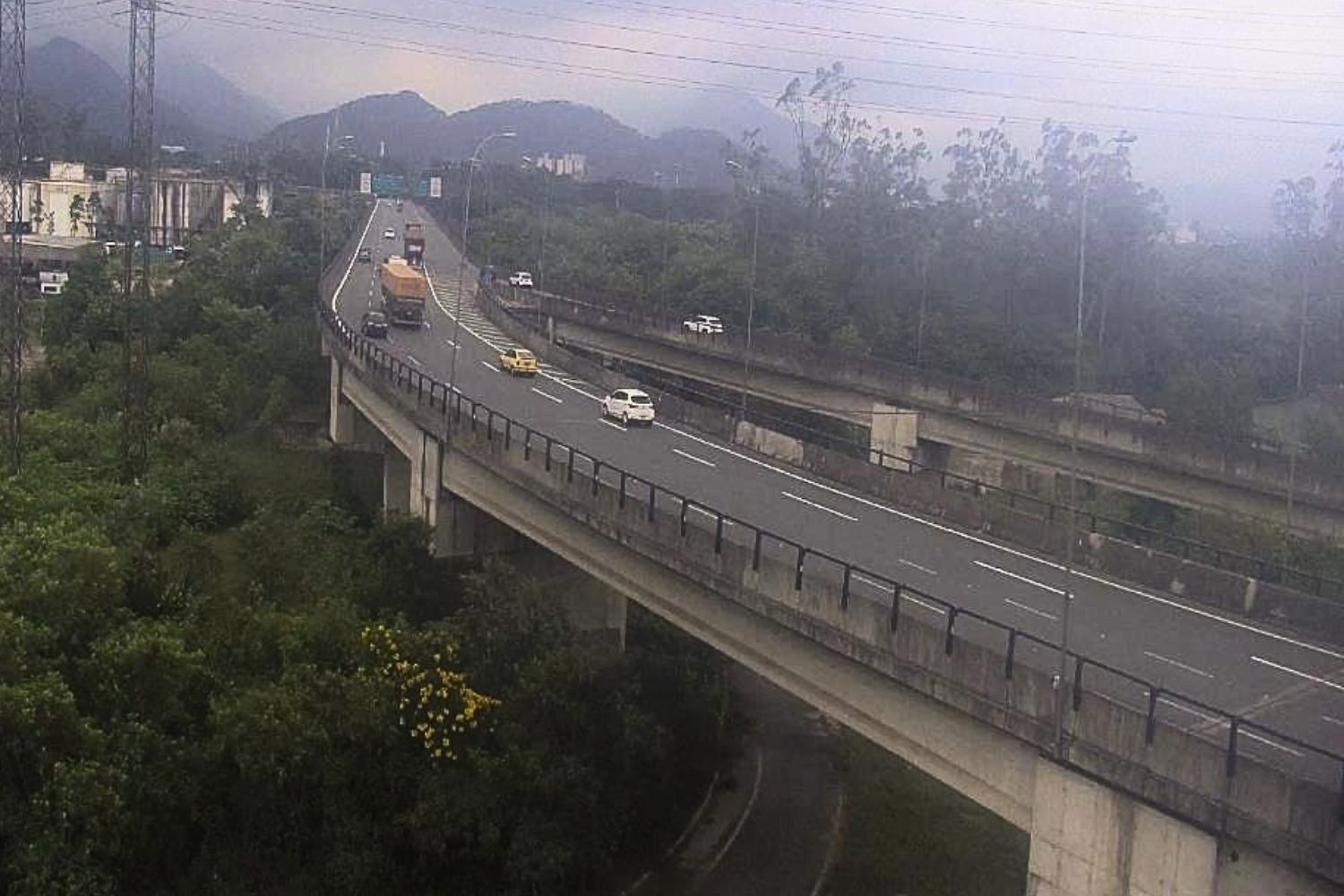 Homem é encontrado morto em canteiro da Via Anchieta, SP