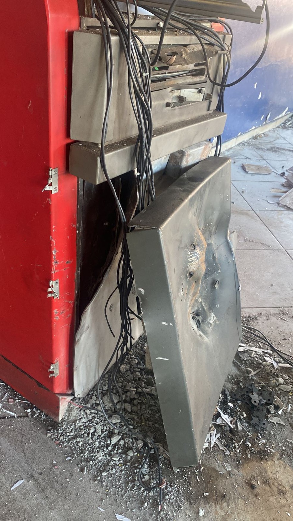 Caixa eletrônico explodido em Atibaia, SP — Foto: Divulgação/PM