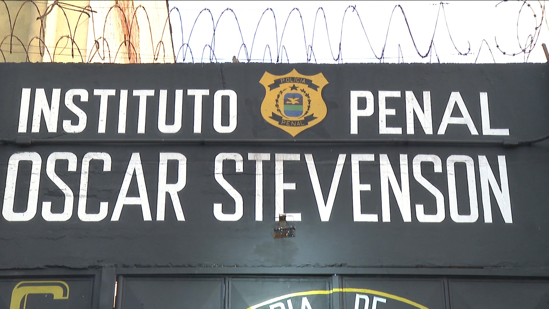 Diretora de presídio é afastada por desviar alimentos da cadeia; carnes e queijos estavam no porta-malas de carro