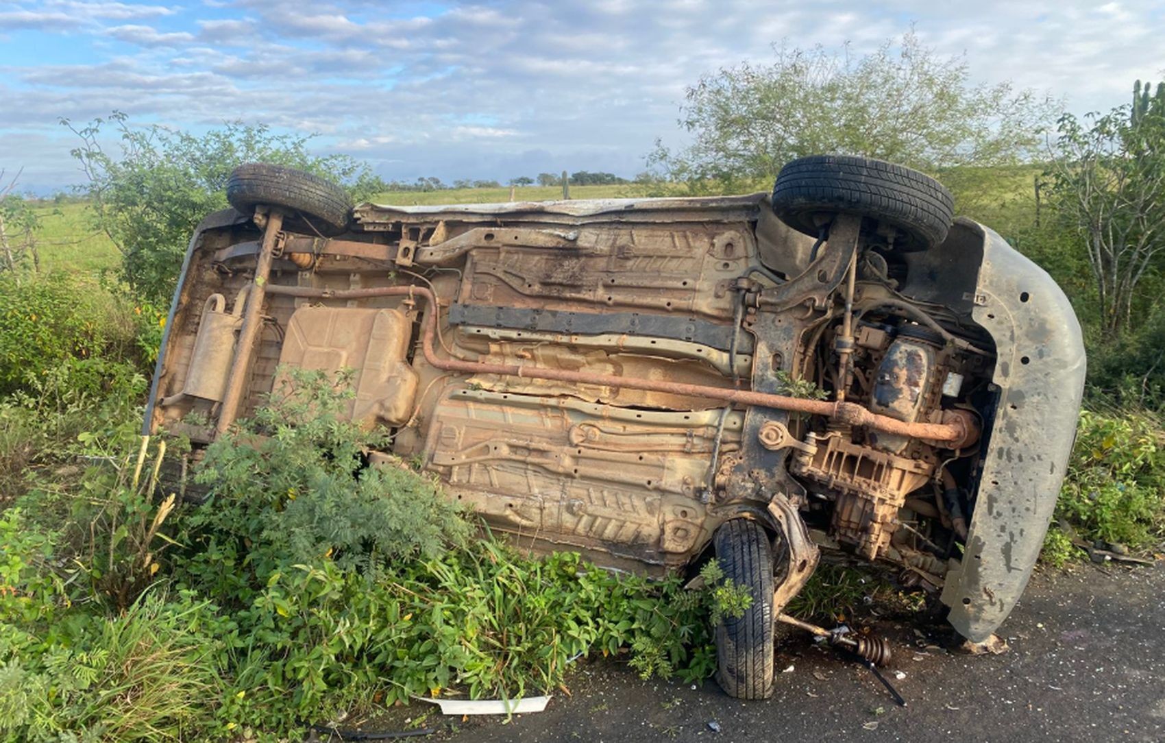 Cinco pessoas ficam feridas em acidente entre ambulância e trator na rodovia SE-245 