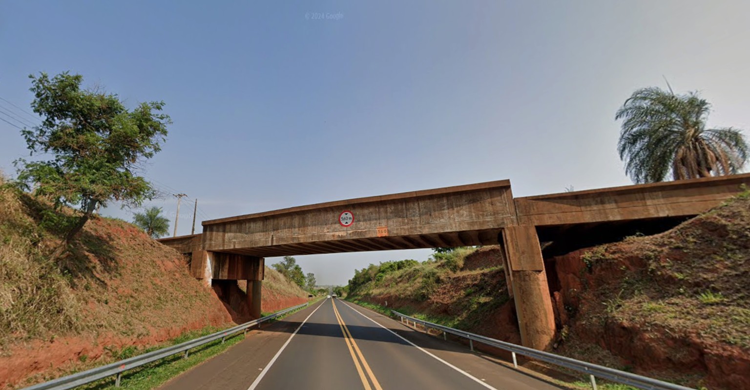 Demolição de viaduto da linha férrea afeta tráfego na SP-284 em Martinópolis