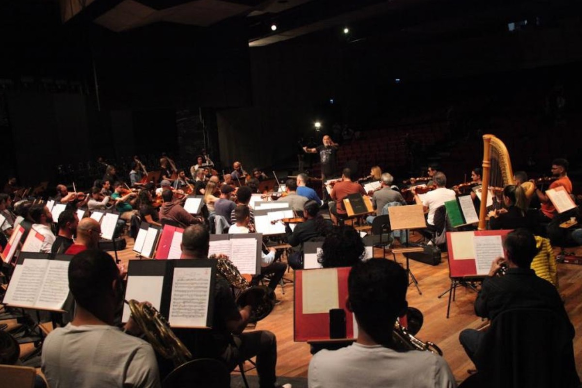 Orquestra Sinfônica de Santos faz concerto gratuito no Sesc Santos