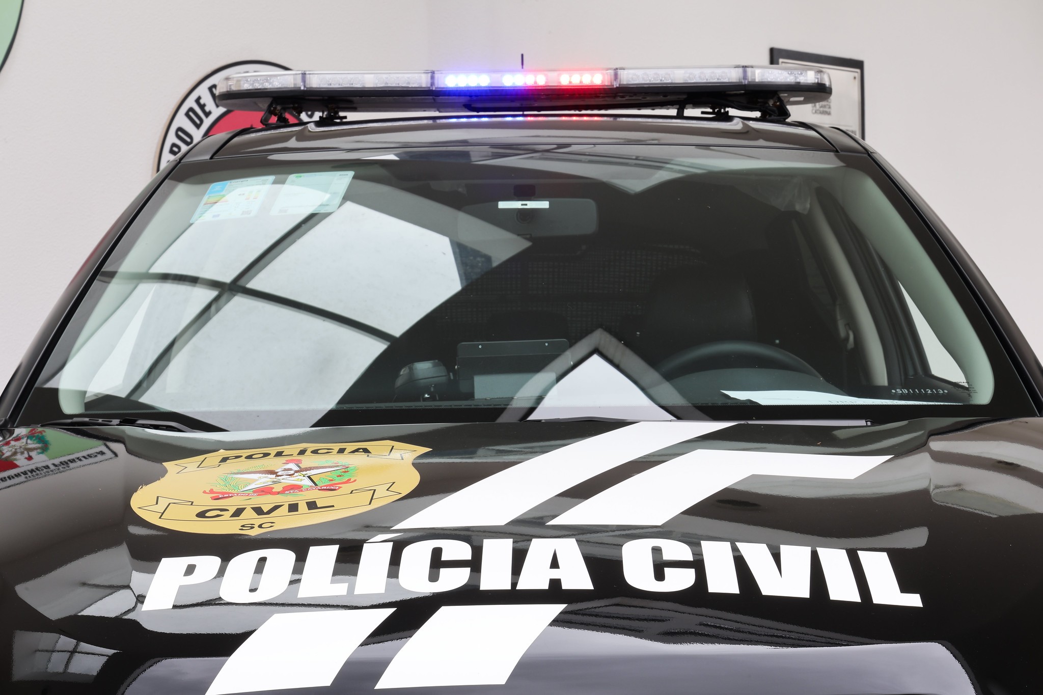 Adolescente é encontrada com sinais de agressão em calçada de Florianópolis; ex é suspeito