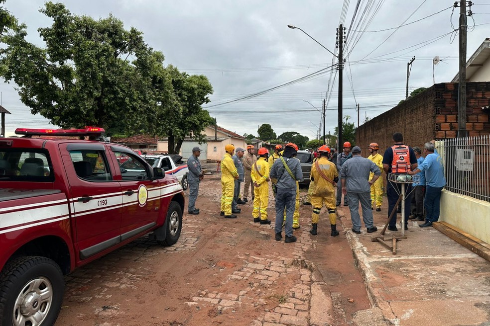 Equipes se mobilizam para operação de buscas por idoso que desapareceu durante chuvas — Foto: Emerson Sanchez/TV TEM