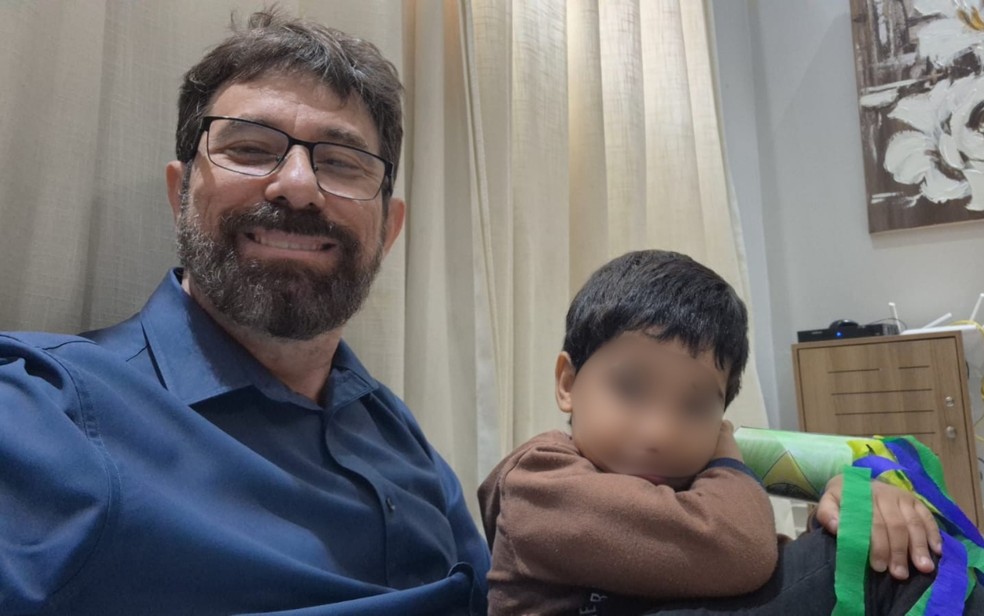 Antonio Carlos Nicolucci, de Ribeirão Preto (SP), é pai solo de 5 irmãos que chegaram por adoção e guarda provisória — Foto: Arquivo pessoal