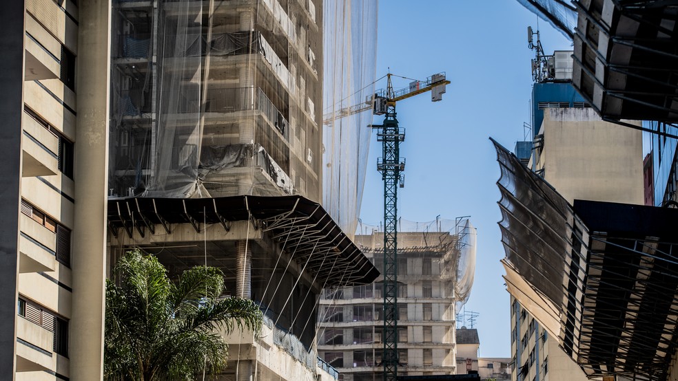 Prédios em construção em São Paulo. Foto tirada em 27 de junho de 2023.  — Foto: Luiz Franco/g1