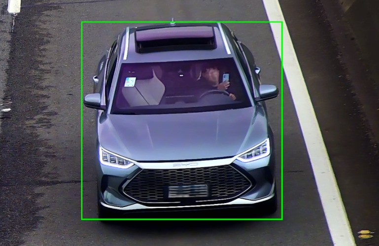 Radares com IA começam a multar motoristas sem cinto e ao celular no Rodoanel em SP