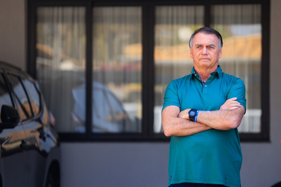 O ex-presidente Jair Bolsonaro fez uma apario de cerca de 20 minutos na manh desta quinta- feira, 11 de setembro de 2025, em frente  casa onde ele cumpre priso domiciliar, em Braslia (DF)  Foto: WILTON JUNIOR/ESTADO CONTEDO