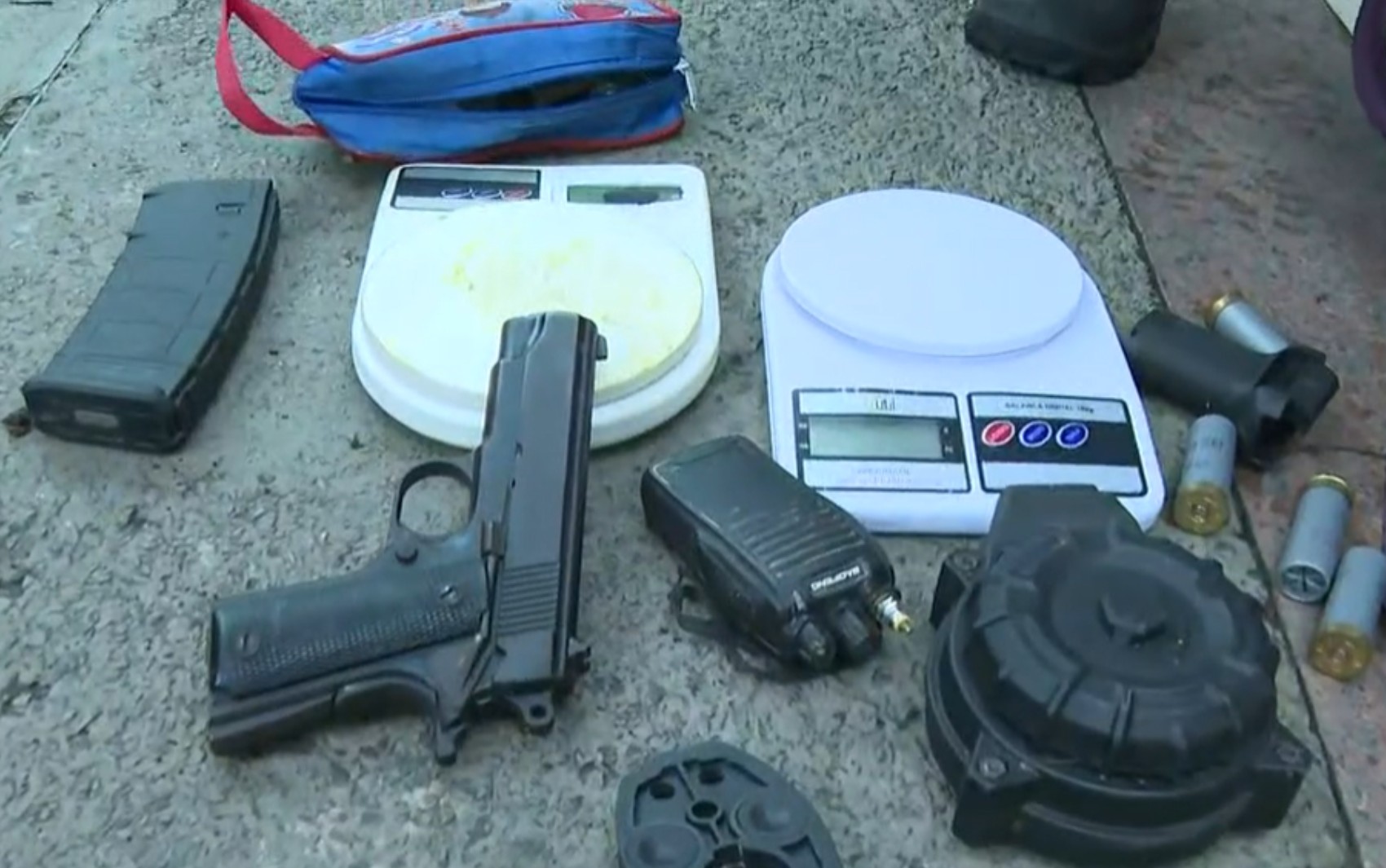 Três são presos suspeitos de tráfico de drogas em Salvador; munições de fuzil foram apreendidas