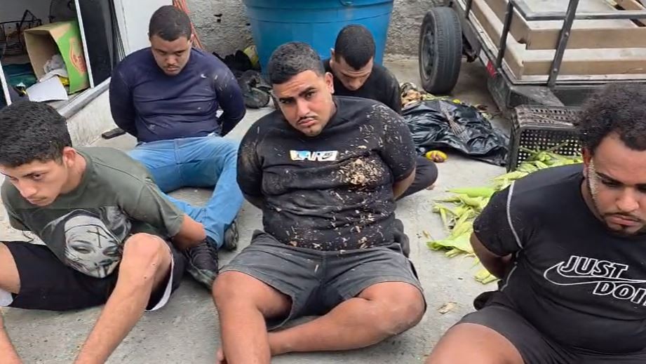 Polícia faz nova operação contra milícia ligada à família Braga em Pedra de Guaratiba; cinco são presos
