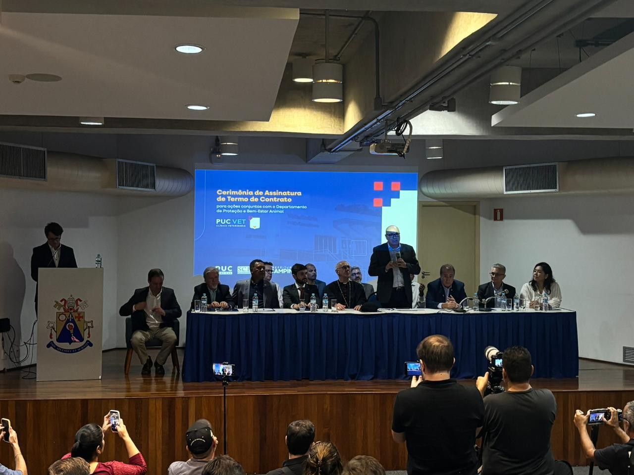 Campinas assina convênio com Hospital Veterinário da PUC para ampliar atendimento a cães e gatos resgatados