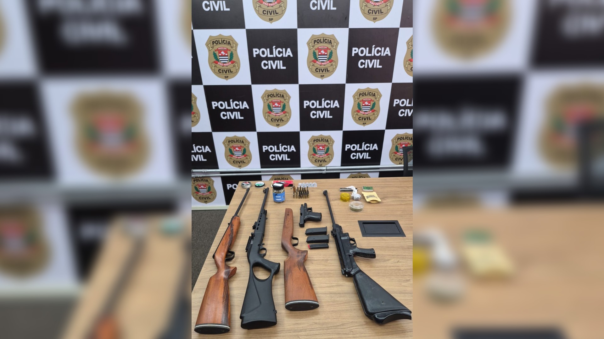 Polícia Civil apreende arsenal com espingardas, pistola e munições em Itapetininga