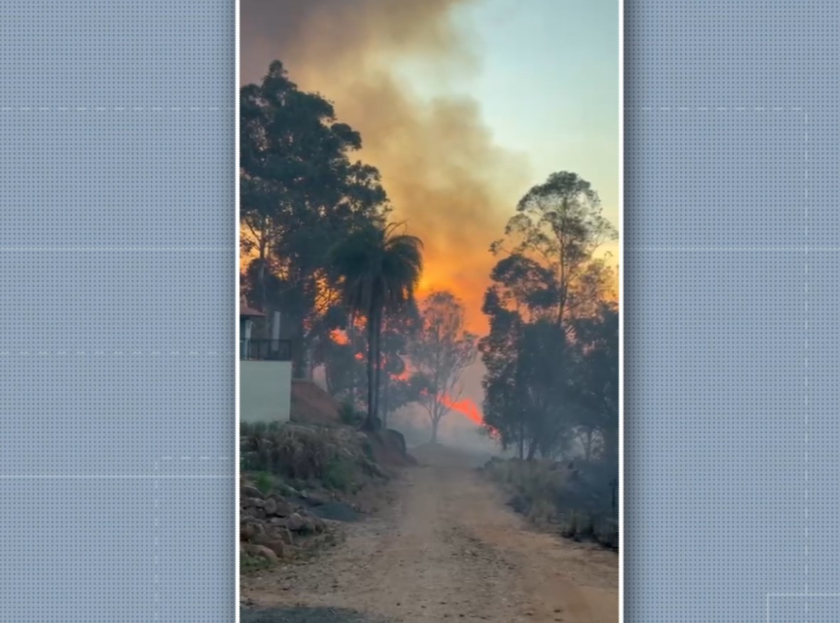 Incêndio dura quase 20 horas e destrói área equivalente a 15 campos de futebol em Espírito Santo do Pinhal