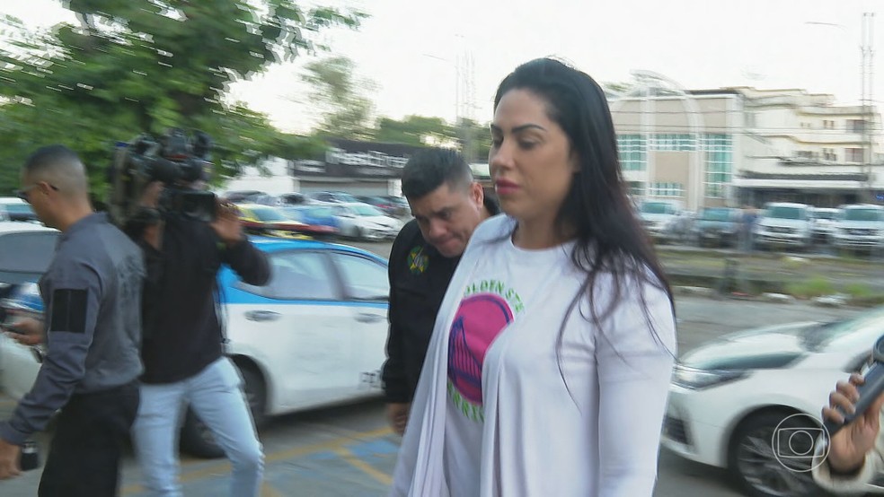 Monique Medeiros responde por homicídio qualificado por motivo torpe, tortura por omissão e coação de testemunhas — Foto: Reprodução/Jornal Nacional