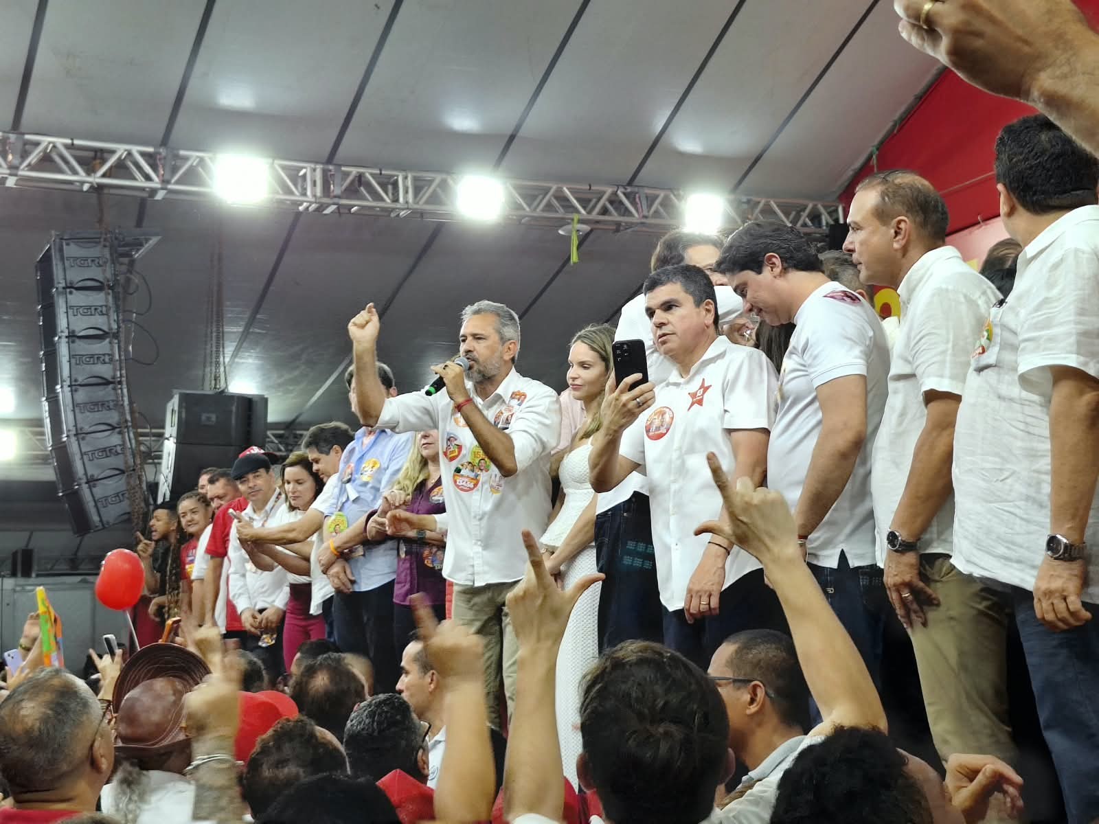 Elmano de Freitas lança comitê central de campanha em Fortaleza | G1