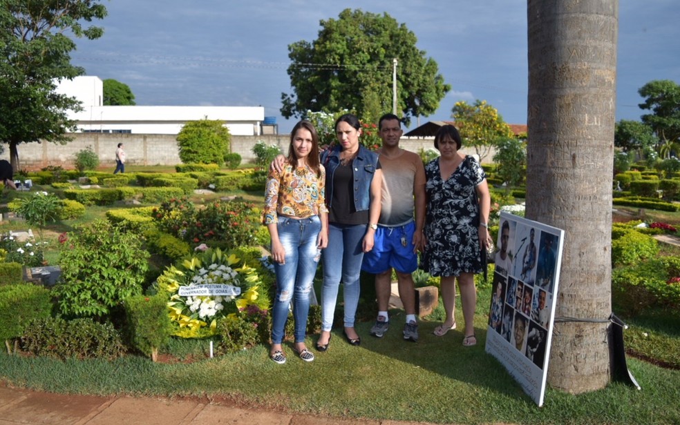 Cristiano Araújo será enterrado no fim da manhã, em Goiânia - Nacional -  Estado de Minas