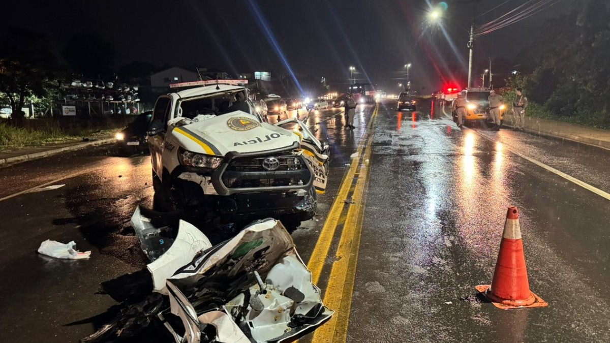 Três policiais militares ficam feridos em acidente em rodovia do RS; dois ficaram presos às ferragens