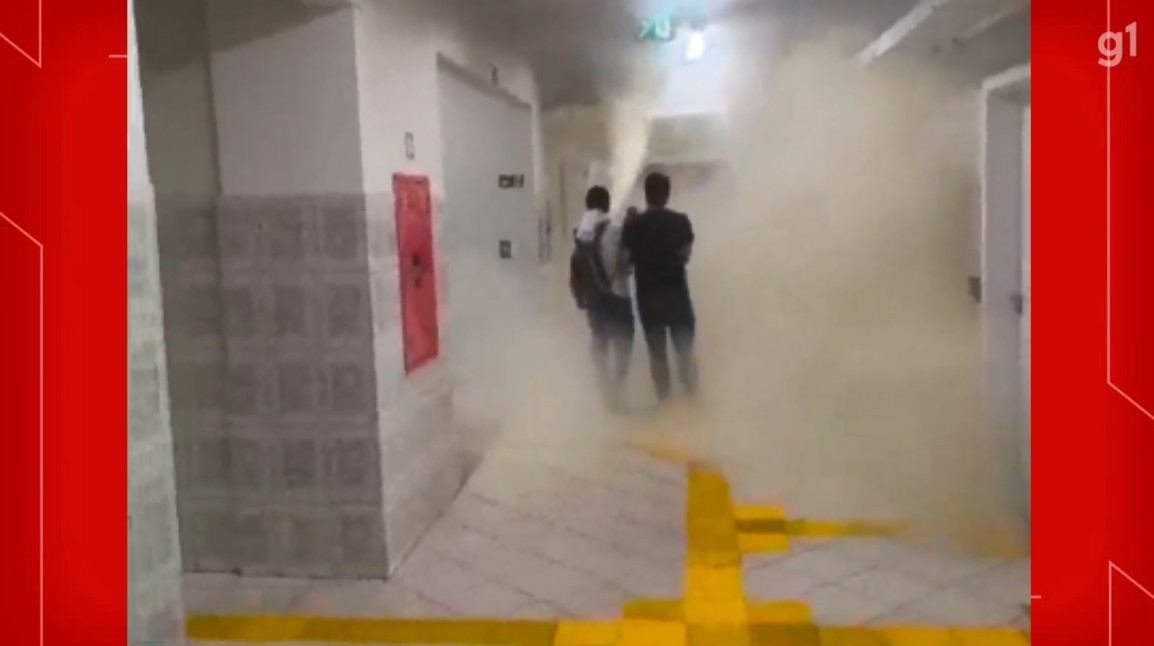 Alarme falha, e alunos controlam incêndio por conta própria em faculdade do DF; veja vídeo