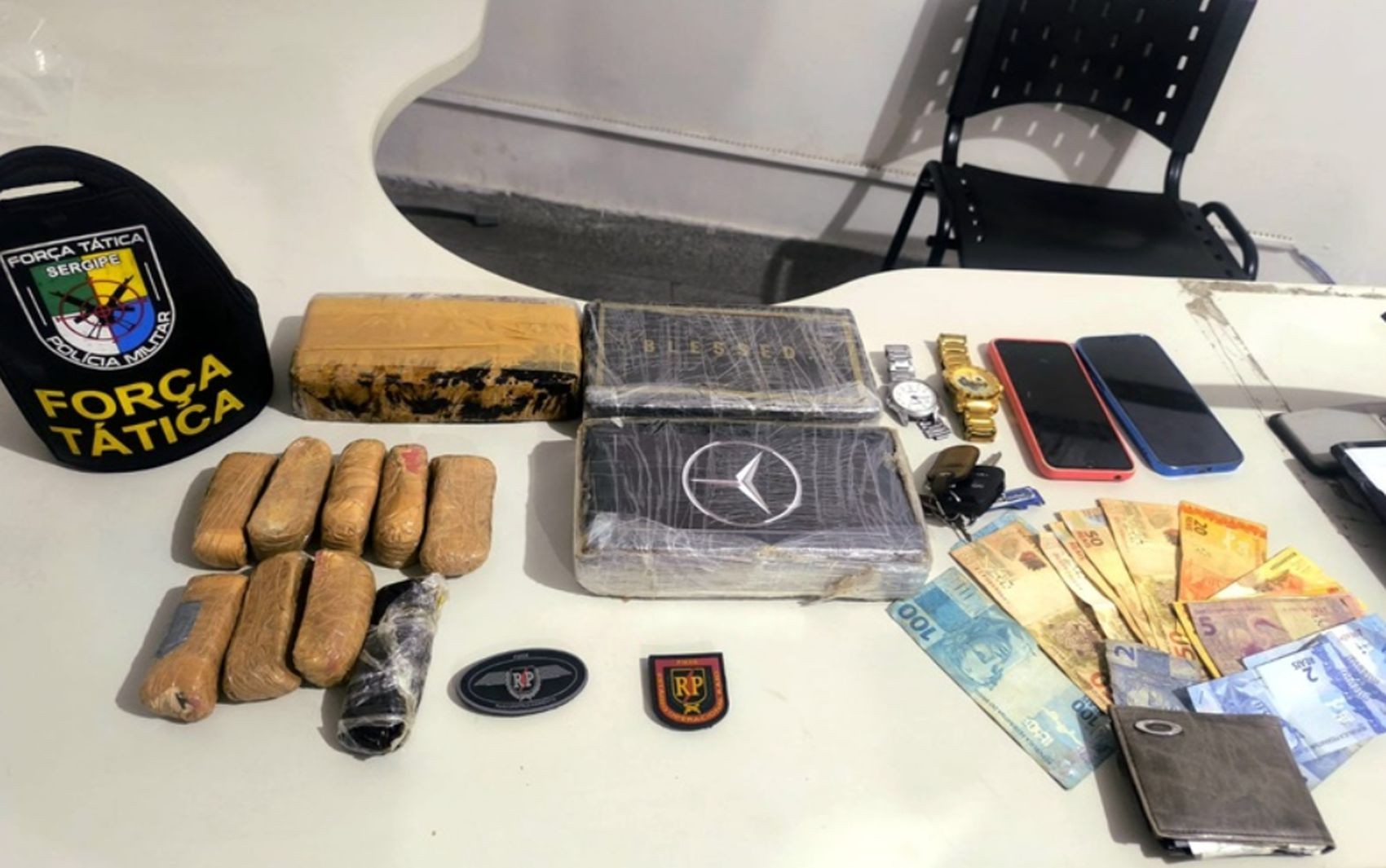 Homem é preso com drogas após ser flagrado dirigindo em alta velocidade e tentar fugir da polícia em Aracaju