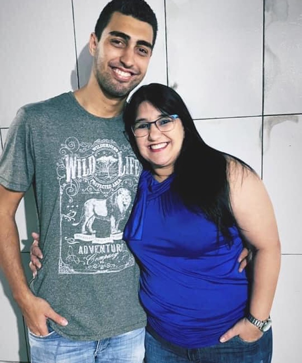 Na foto, Bruno Eustáquio Vieira, procurado pela polícia, e a mãe, morta em dezembro de 2020 — Foto: Arquivo pessoal