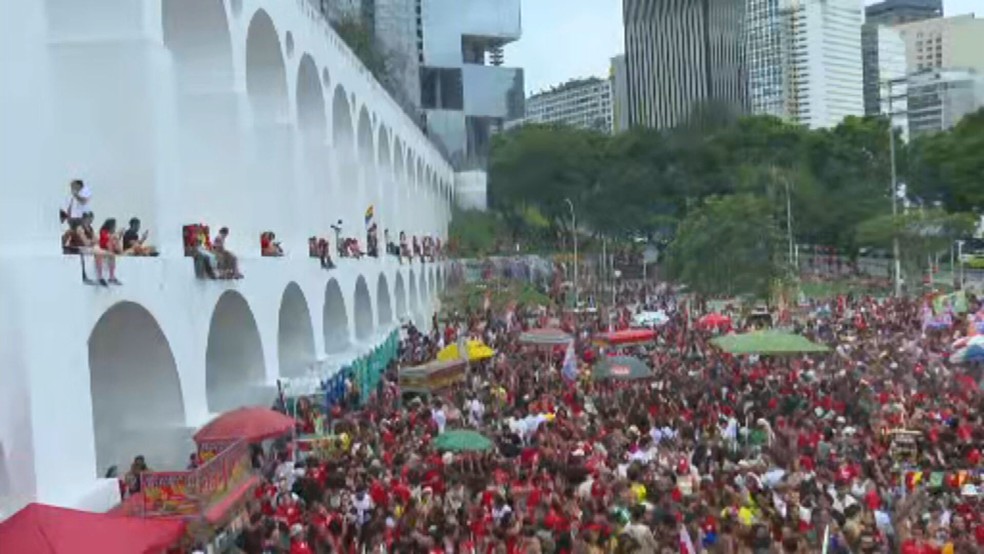 Eleitores de Lula fazem ato na Lapa — Foto: Reprodução TV Globo