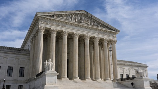 Suprema Corte dos EUA analisa recurso de Trump contra liminares que impedem fim da cidadania por nascimento