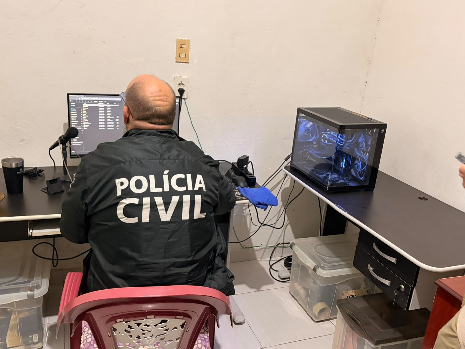 Homem é preso suspeito de armazenar arquivos de exploração sexual infantil, na Grande João Pessoa