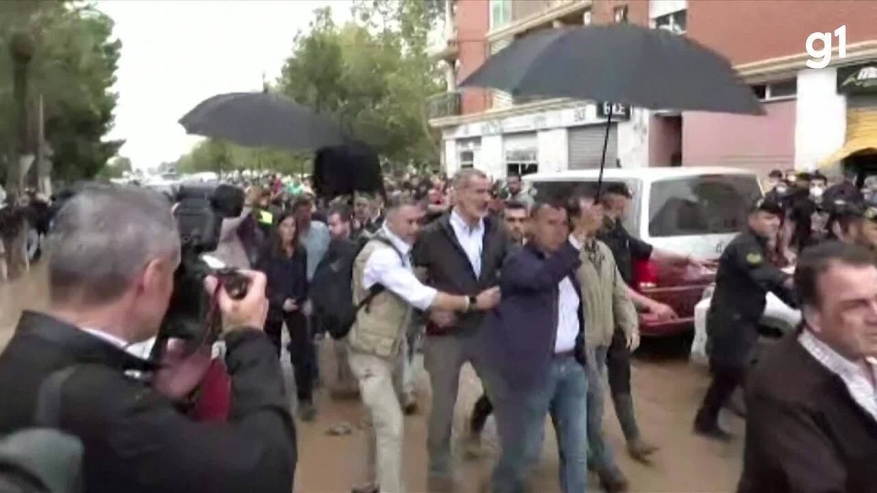 Enchente do século na Espanha: população jogou lama nos reis, mas reinado pode acabar fortalecido. Entenda