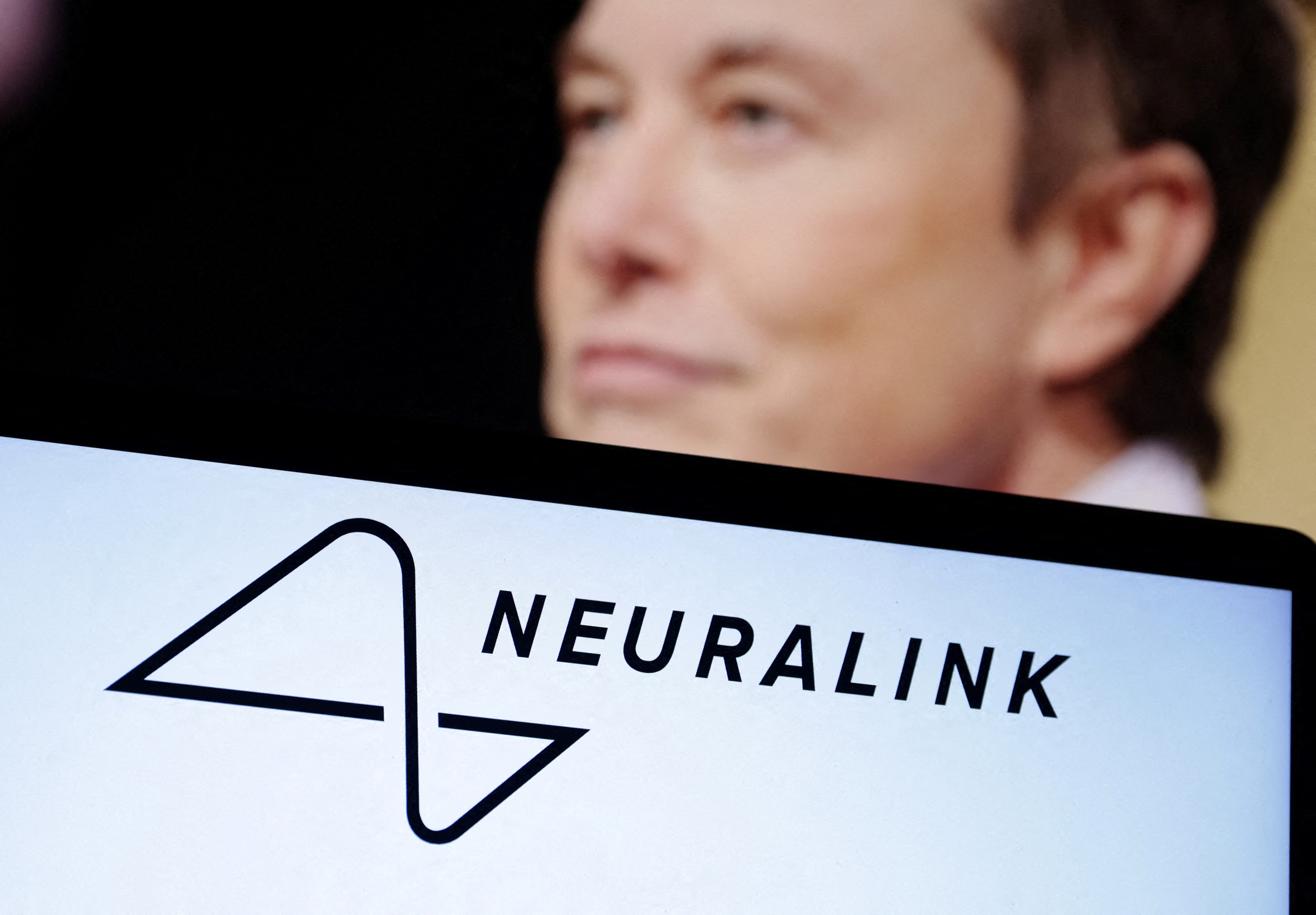 Paciente que recebeu chip cerebral da Neuralink controlou mouse com pensamento, diz Musk