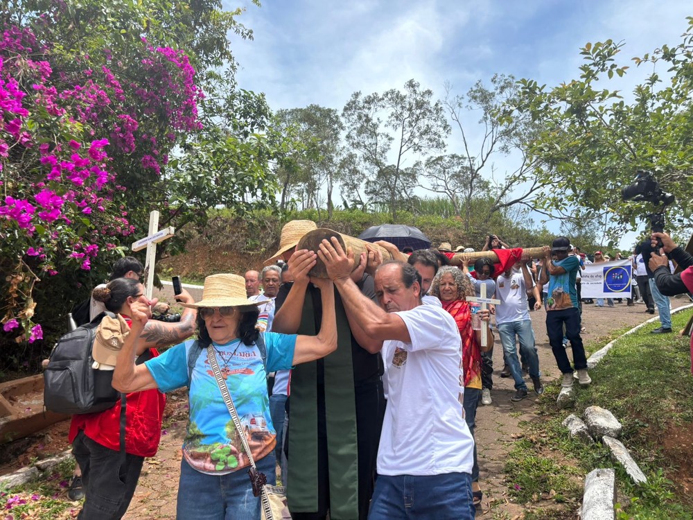 Dez anos após tragédia de Mariana, homenagens e protestos marcam data em Bento Rodrigues