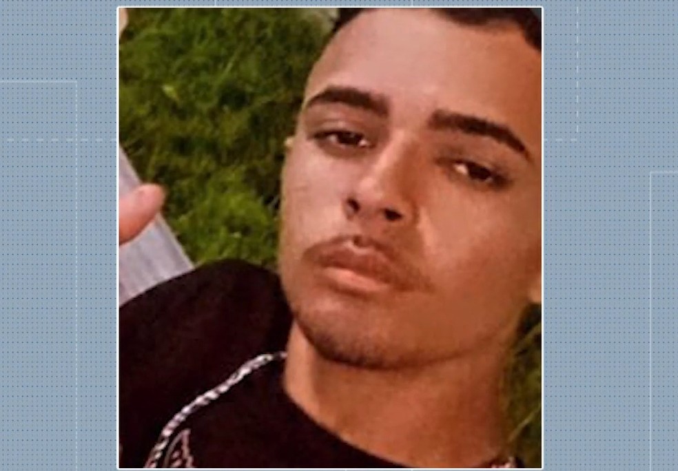 Jovem de 18 anos morreu ap�s moto que pilotava ser atingida por carreta na BR-230, em Mariz�polis, na PB � Foto: Reprodu��o/TV Cabo Branco