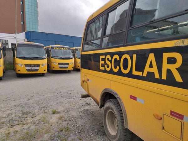 Prefeitura de Mogi das Cruzes - Secretaria de Educação - Notícias -  Prefeitura entrega 16 novos ônibus para renovação da frota do transporte  escolar
