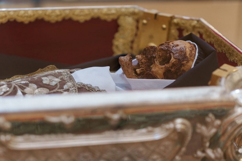 Corpo de Santa Teresa d'Ávila é exposto em basílica em Alba de Torres, na Espanha, 443 anos após sua morte — Foto: Cesar Manso/AFP