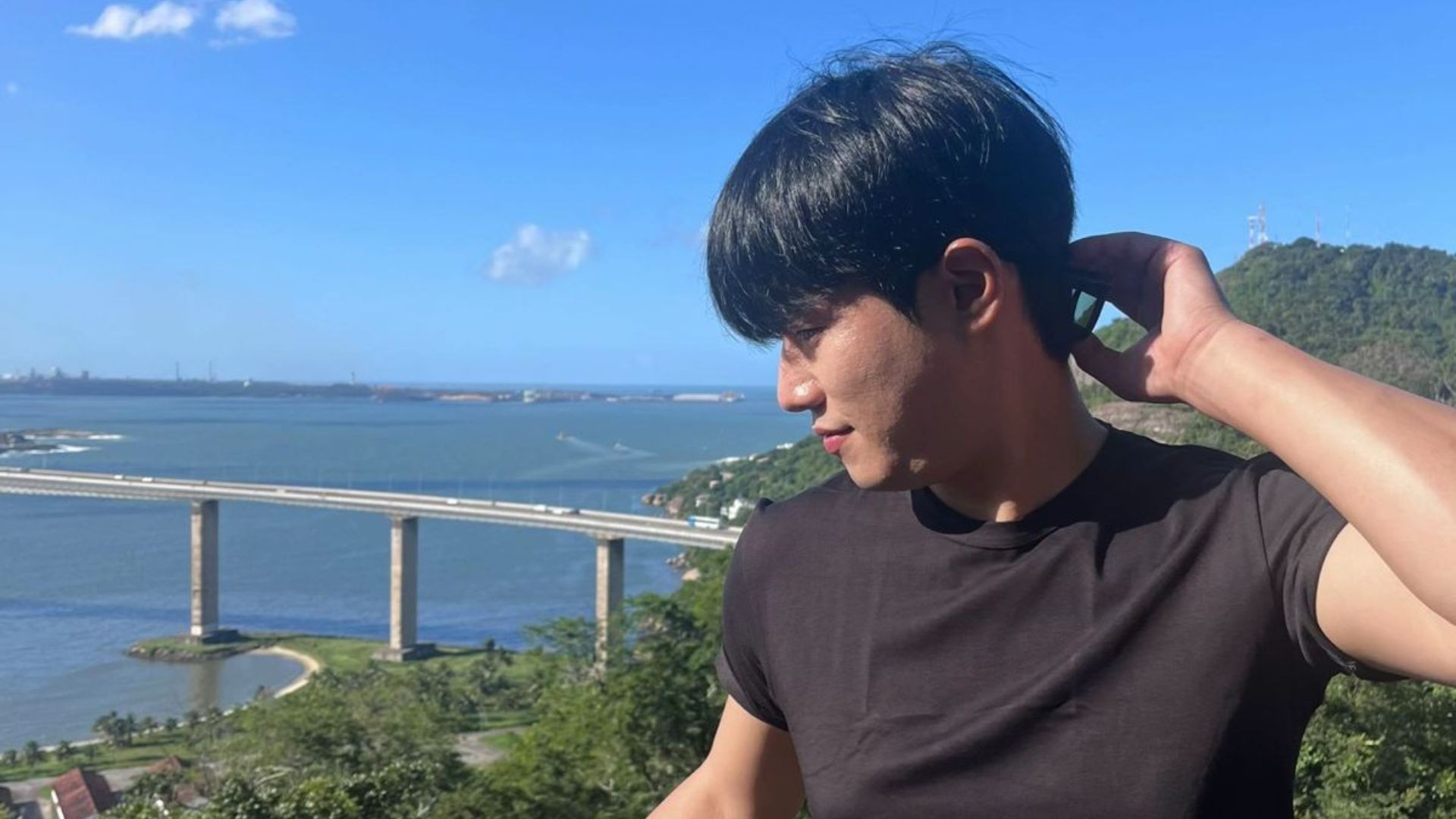 Coreano viraliza com vídeos conhecendo o 'jeitinho brasileiro' em visita ao ES