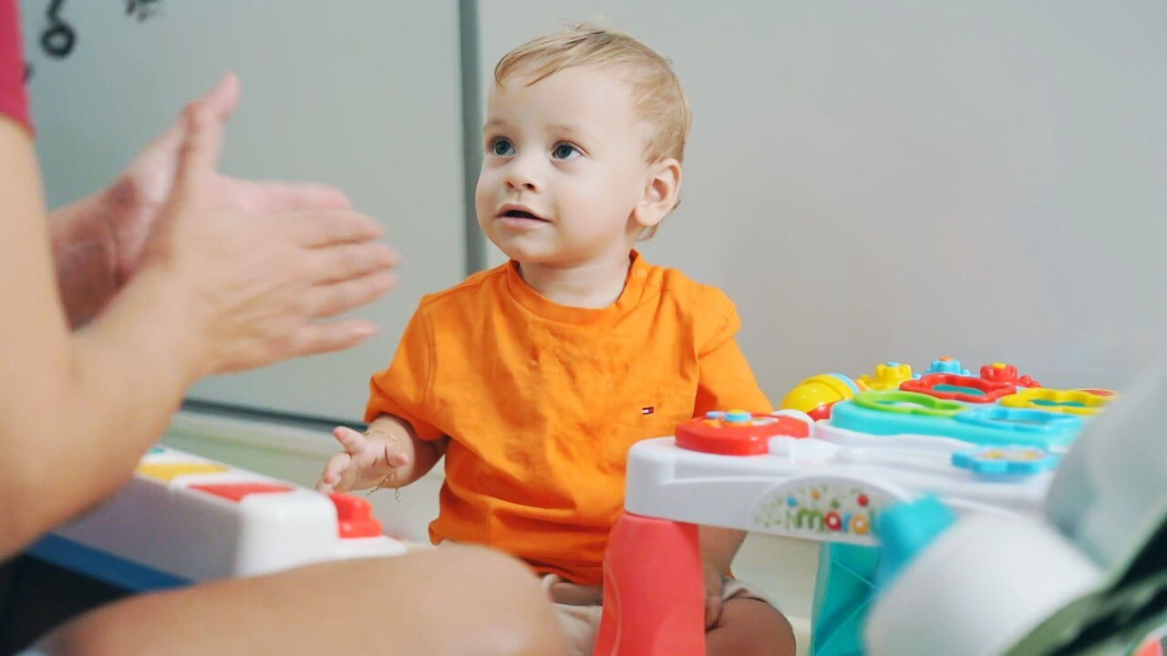 Bebê sobrevive a 22 reanimações após cirurgia no coração; entenda