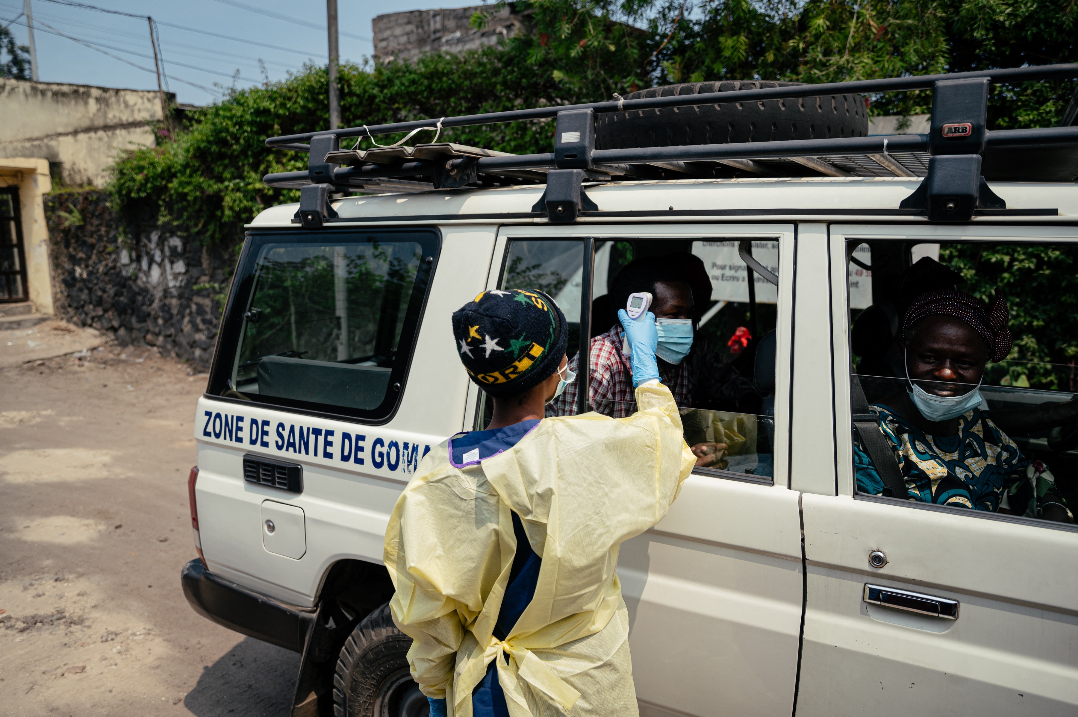Cepa rara, vacina, médico infectado e reunião de emergência da OMS: tudo sobre o surto de ebola