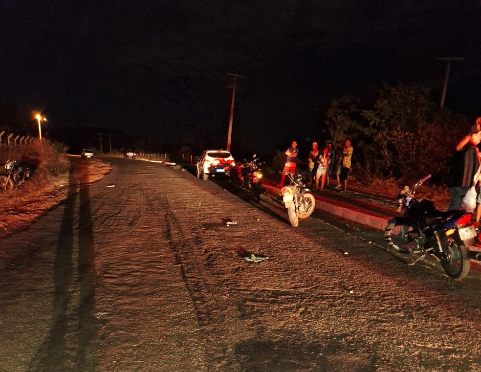 Assistente social morre atropelada ao descer de moto para resgatar cachorro no Piauí — Foto: Divulgação/PMPI