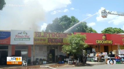 Loja pega fogo na Quadra 804 Sul, em Palmas