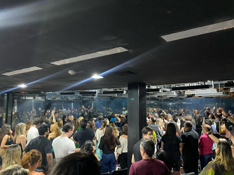 Público em culto na D-edge. — Foto: Deslange Paiva/ g1