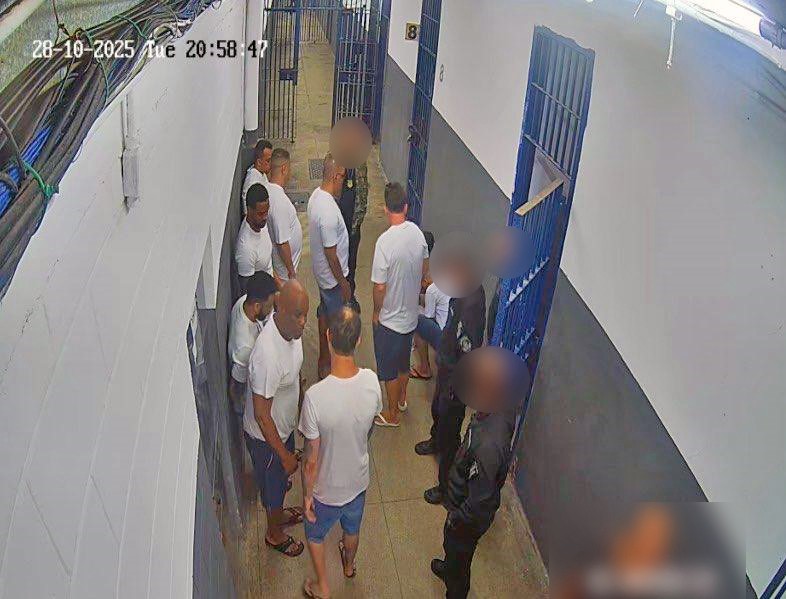 Cúpula do Comando Vermelho é transferida para cadeia de segurança máxima no Rio antes ser levada a presídio federal