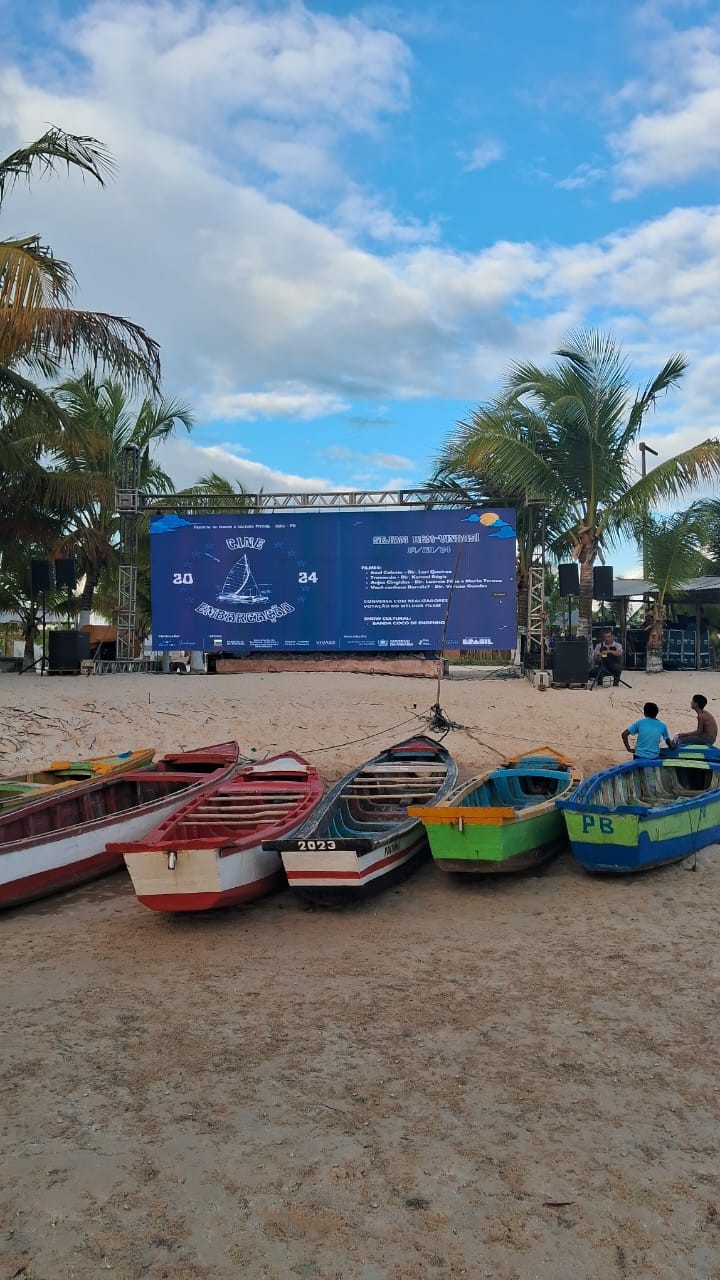 'Cine Embarcação': projeto oferece cinema à beira mar em praia da PB