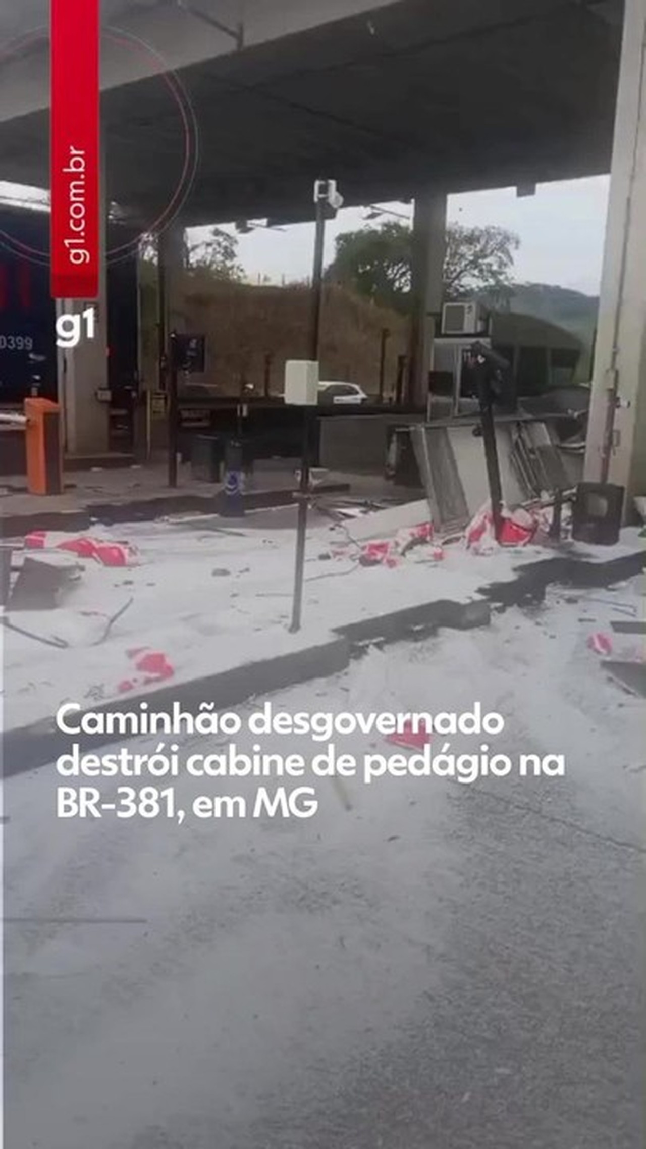Caminhoneiro embriagado perde o controle da direção e invade cabine de pedágio na BR-381, em MG; veja vídeo dos estragos