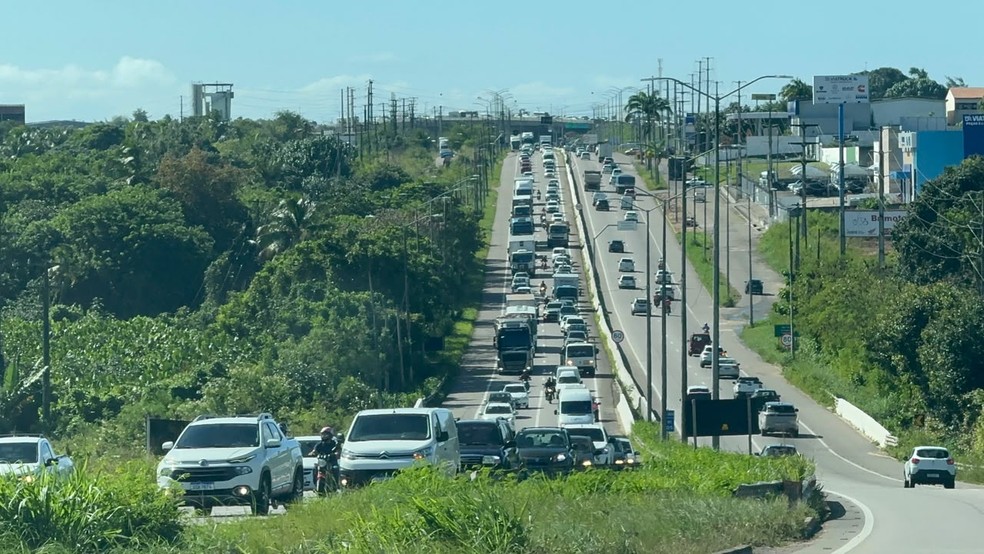 Engarrafamento na BR-304, na Grande Natal — Foto: Sérgio Henrique Santos/Inter TV Cabugi