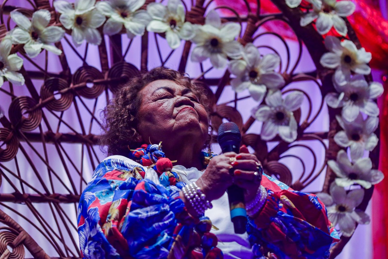 'Peçam saúde porque ainda tenho muita coisa pra fazer pra vocês'; Dona Onete transforma trajetória pessoal em show inédito no Festival Psica 2025