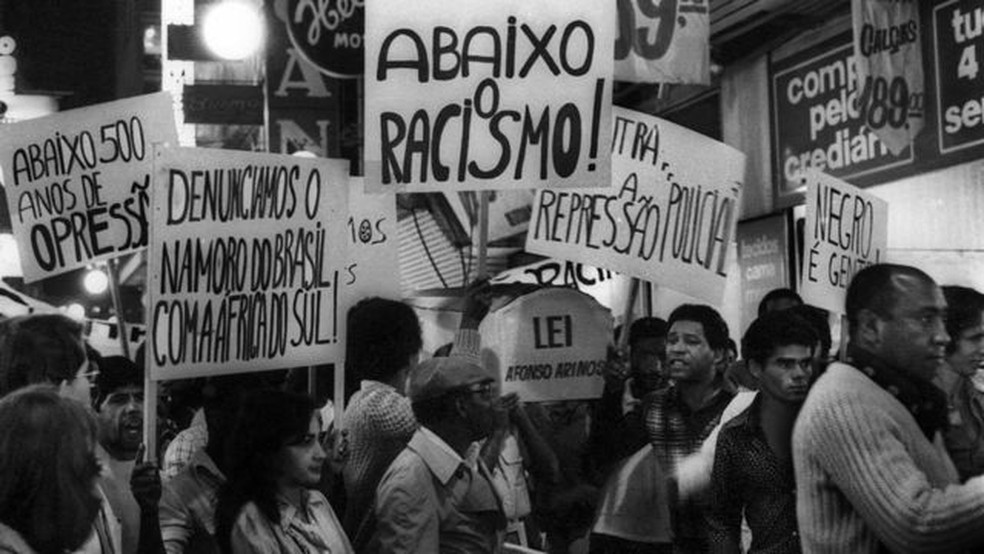 Fundado em 1978, Movimento Negro Unificado derrubou mito da 'democracia racial' e denunciou racismo como problema estrutural, que precisava ser enfrentado — Foto: JESUS CARLOS/via BBC