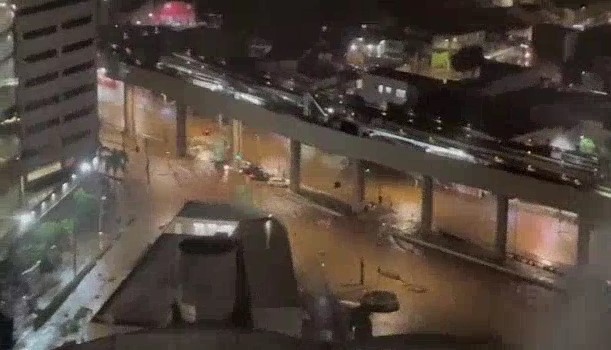 Chuva volta e deixa toda capital paulista em estado de atenção para alagamentos na noite deste sábado