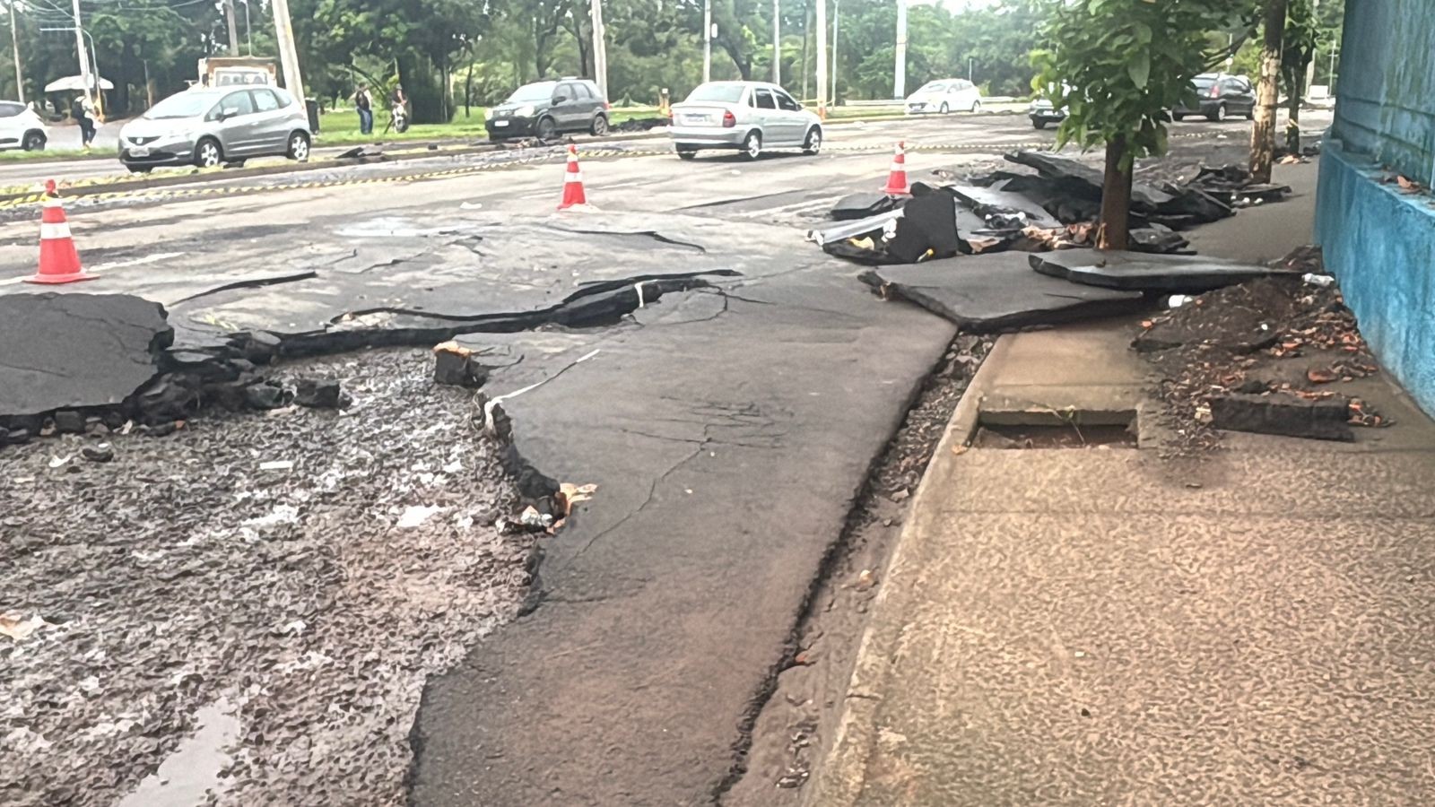 Vídeo mostra alagamento em avenida onde motociclista morreu arrastado por enxurrada em Piracicaba