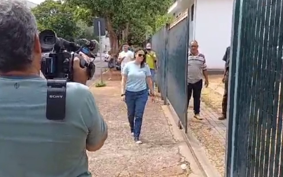 Caso Joaquim: Karina Raymo Longo, irmã de Guilherme, chega ao fórum de Ribeirão Preto, SP, no 2° dia de julgamento — Foto: Rodolfo Tiengo/g1