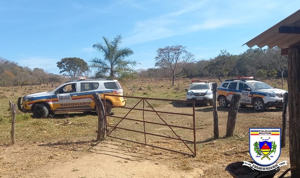 Policiais no local onde tudo aconteceu — Foto: Polícia Militar 